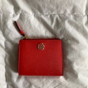 Perfect condition Tory Burch Robinson mini wallet